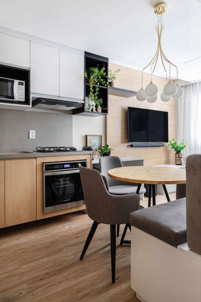 11. Cozinha com mesa p&eacute; palito redonda &ndash; Via: Rubiam Vieira Interiores