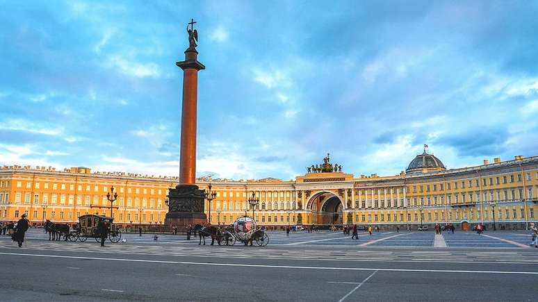 Quando os soviéticos transformaram a Praça do Palácio em um enorme