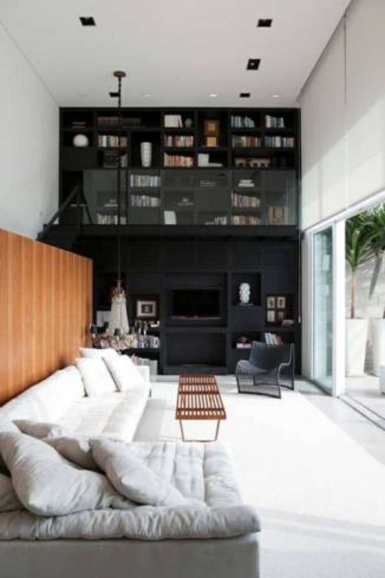 34. Sala com mezanino met&aacute;lico para estante de livros &ndash; Foto Construcao