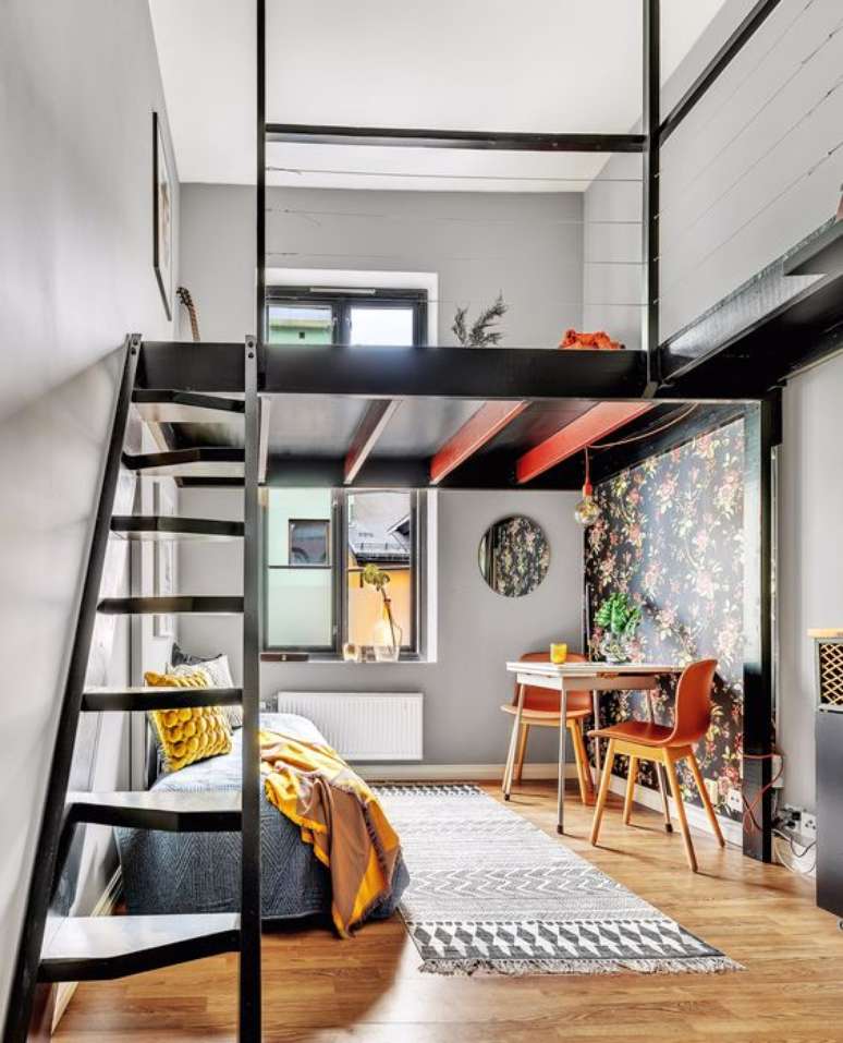 42. Sala pequena com mezanino met&aacute;lico &ndash; Foto Solgun Tveit