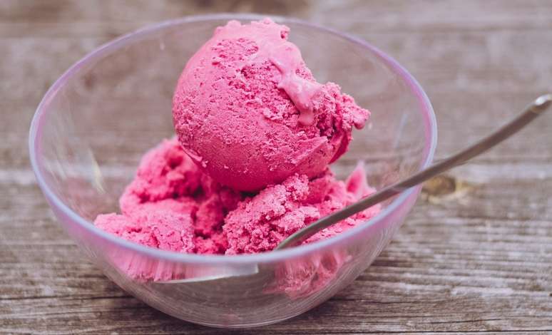 Sorvete de morango com whey protein &ndash; Foto: Unsplash