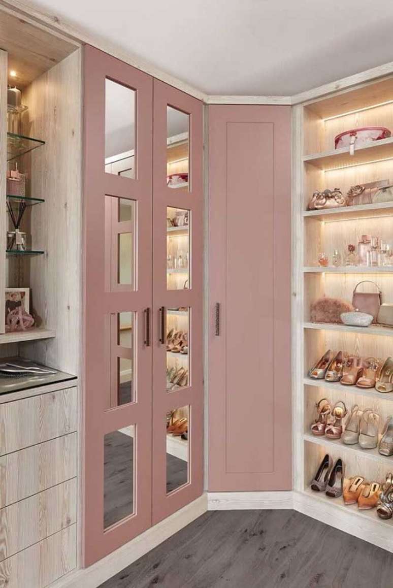 50. Closet com guarda roupa moderno na cor rosa claro – Foto Decor Facil
