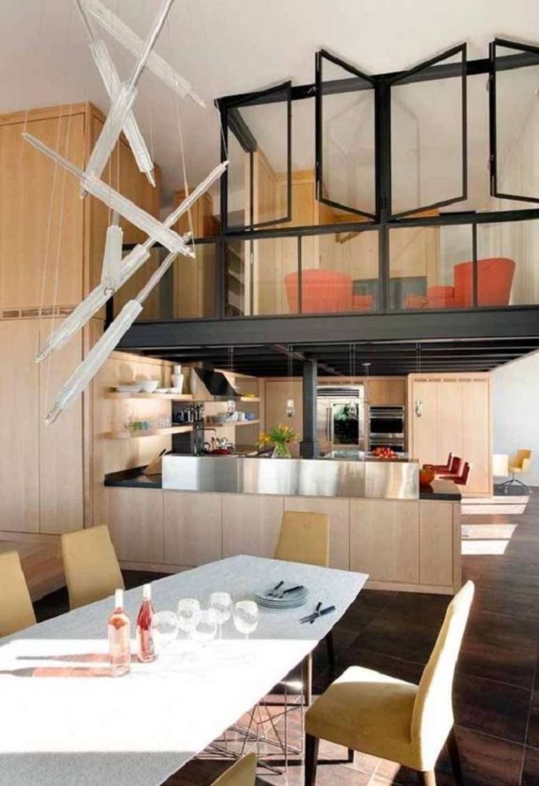 20. Mezanino met&aacute;lico com janelas de vidro acima da cozinha de casa &ndash; Foto Decor FAcil