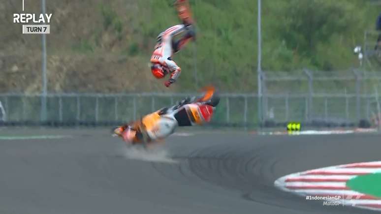 Marc M&aacute;rquez sofreu uma queda violent&iacute;ssima no warm-up de domingo em Mandalika 