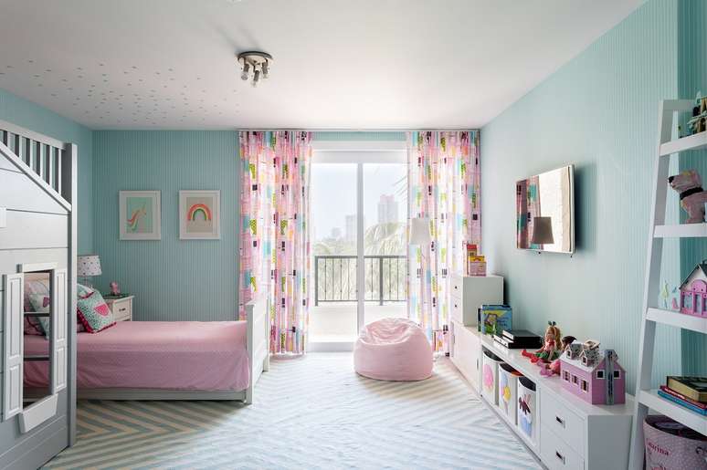 13. Decora&ccedil;&atilde;o l&uacute;dica e divertida para o quarto da filha. Foto: Fran Parente