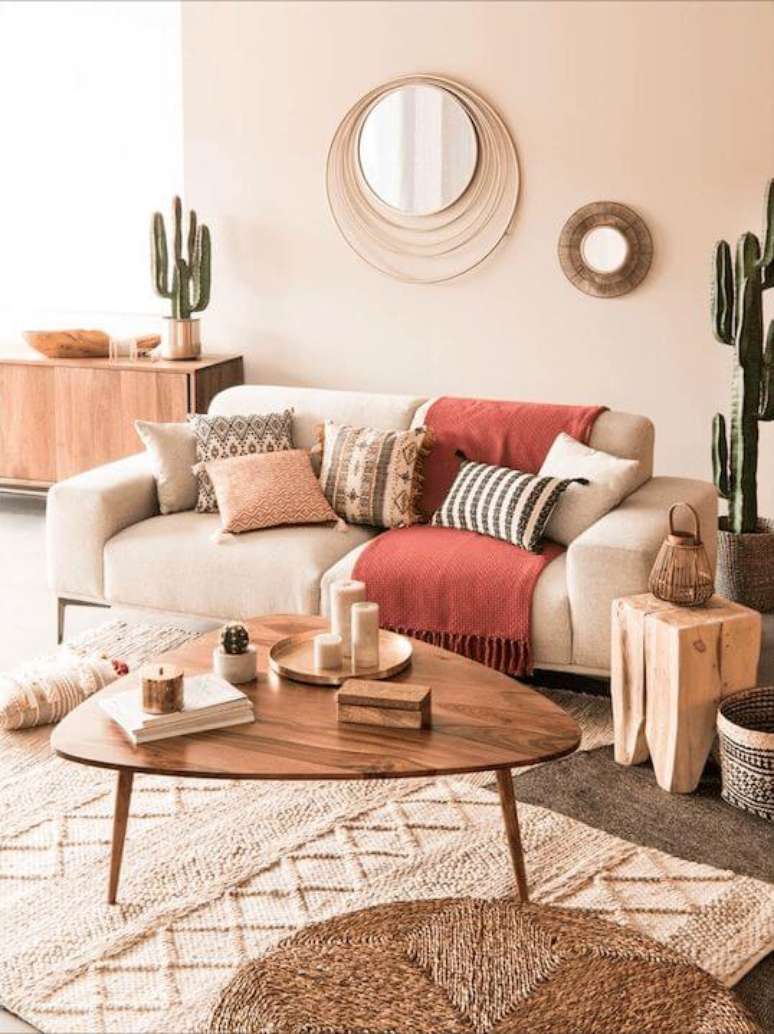 30. Sala moderna com mesa p&eacute; palito de madeira &ndash; Via: Neongyrusa