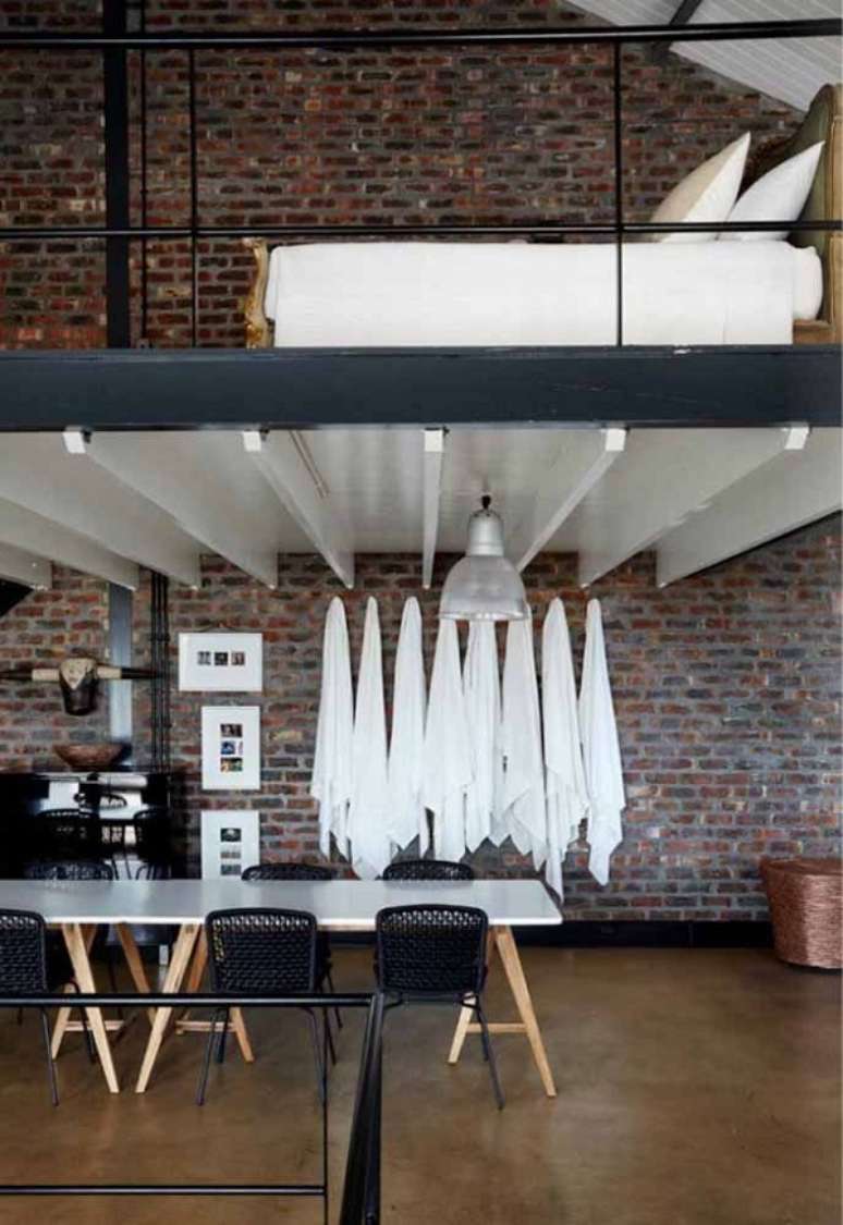 8. Decora&ccedil;&atilde;o industrial com mezanino met&aacute;lico &ndash; Foto Decor Facil
