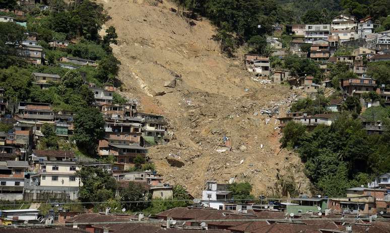 Deslizamento de terra em Petrópolis 