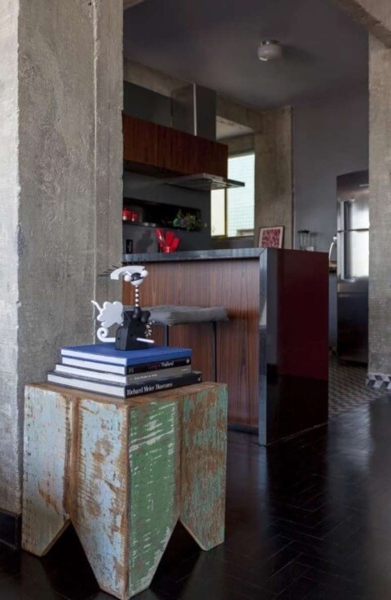 33. Banco com p&aacute;tina, m&oacute;veis usados. Projeto de Tria Arquitetura