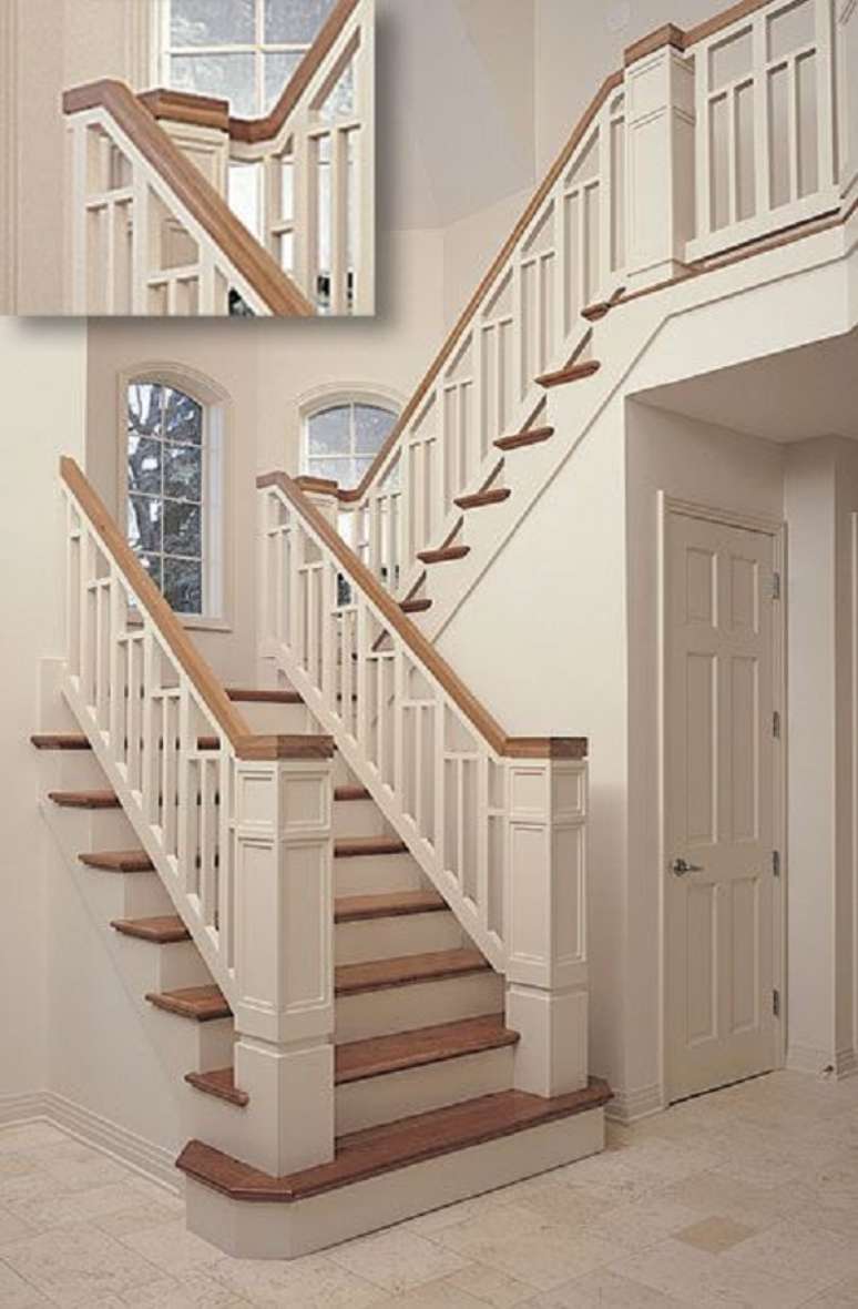 10. Casa moderna com lavabo embaixo da escada &ndash; Foto Bargozidea