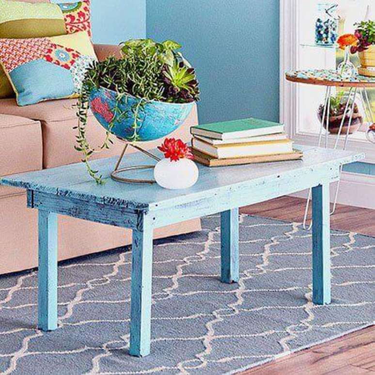 61. Mesa de centro azul com visual envelhecido, lindos m&oacute;veis usados. Foto de Reciclar e Decorar