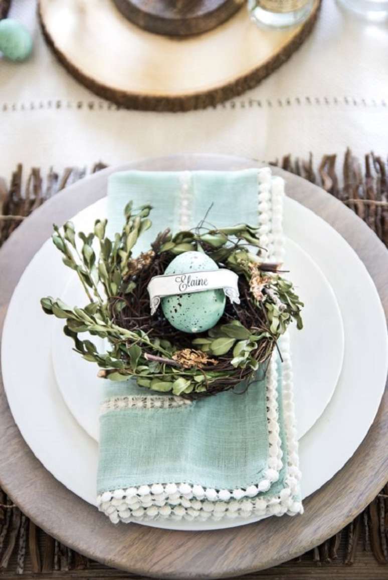 28. Mesa de jantar decorada com ideias de p&aacute;scoa charmosas &ndash; Foto Casa Tres Chic
