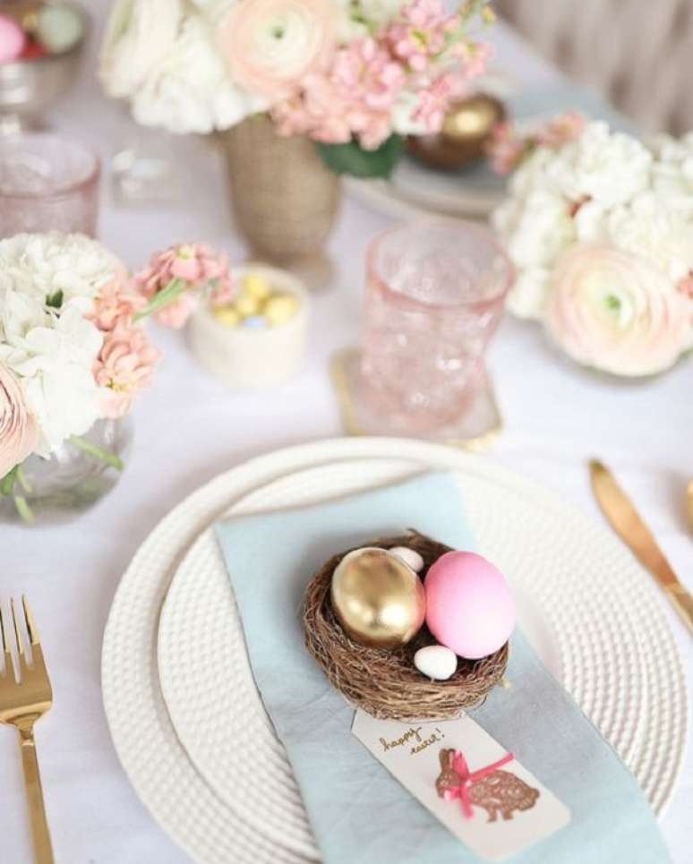 57. Decora&ccedil;&atilde;o de mesa de jantar com ideias de pascoa simples e lindas &ndash; Foto Casa Tres Chic