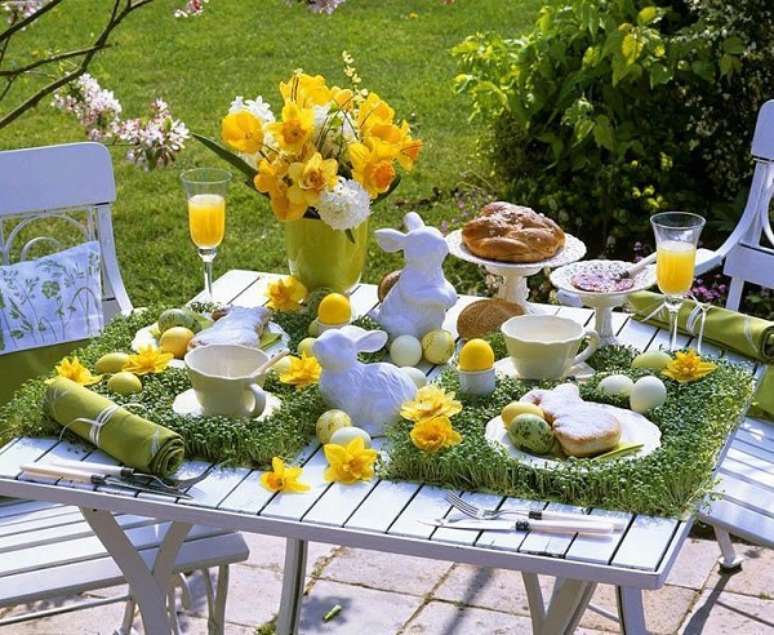 32. Jardim decorado com as ideias de pascoa com flores amarelas &ndash; Foto Eatsmarter