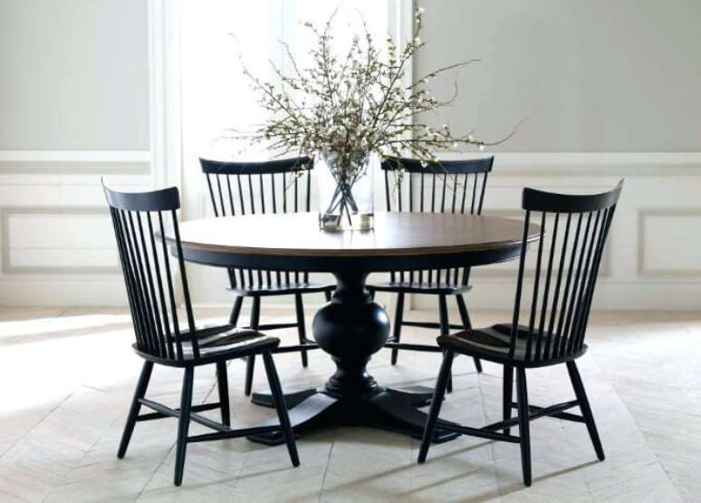 20. M&oacute;veis usados pintados de preto em ambiente bem clean. Foto de Aquafy