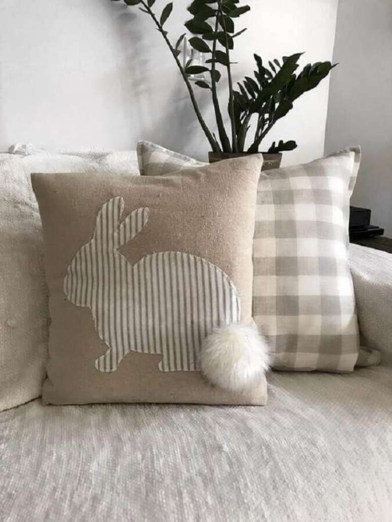 23. Decora&ccedil;&atilde;o em cores neutras com enfeites de P&aacute;scoa para sala &ndash; Foto Architecture Art Designs