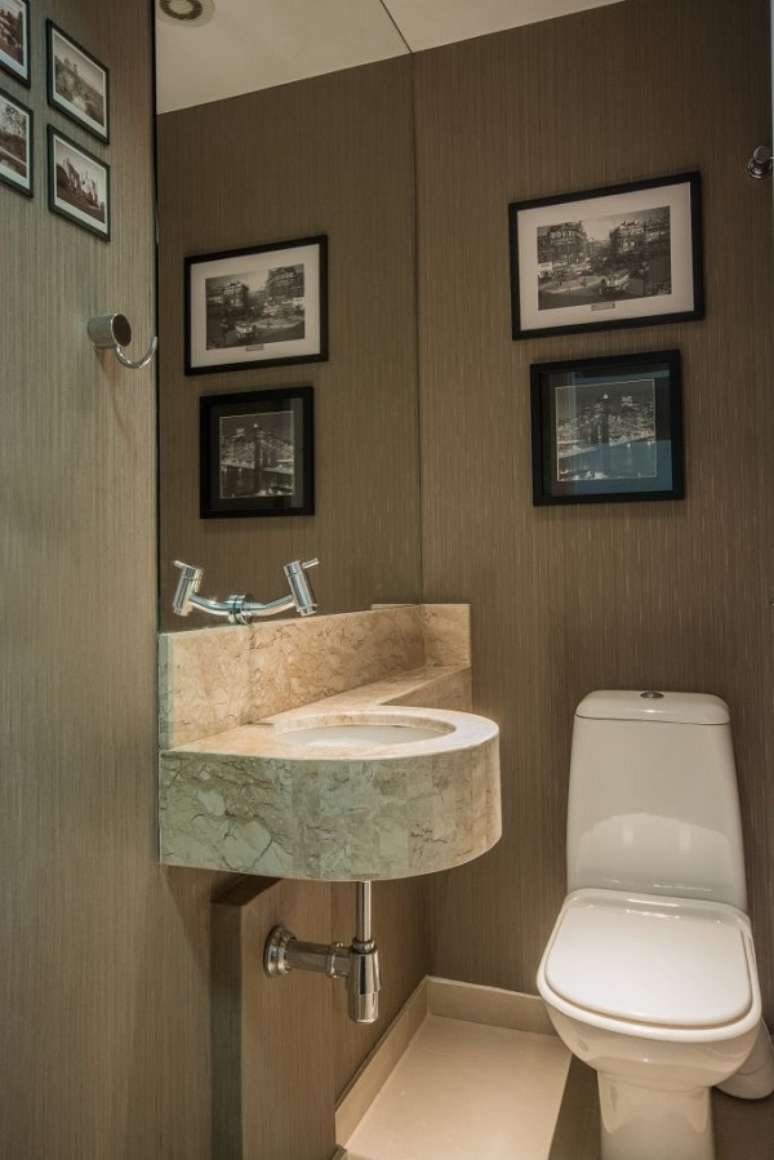 38. Lavabo embaixo da escada com pia de m&aacute;rmore &ndash; Foto Bordin e