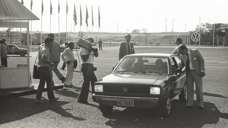 Volkswagen Gol nos anos 1980: revolução no mercado brasileiro.