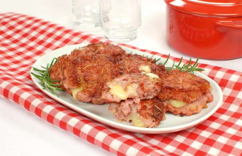 Guia da Cozinha - Linguiça recheada com queijo muçarela