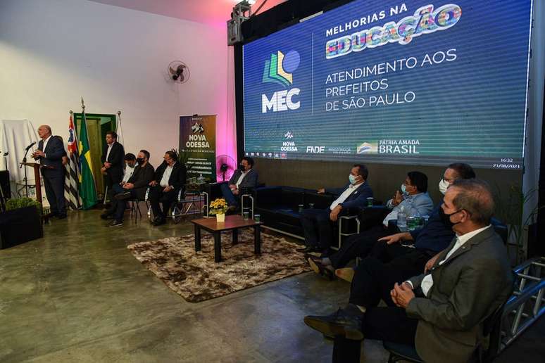 Evento com a presença do ministro da Educação, Milton Ribeiro, em Nova Odessa, em São Paulo; segundo um prefeito do interior paulista, aquisição de Bíblias era uma condição prévia para que Ribeiro fosse até a cidade