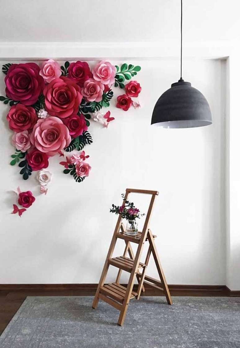 6. Decoração de parede de flores artificiais – Foto Decor Facil