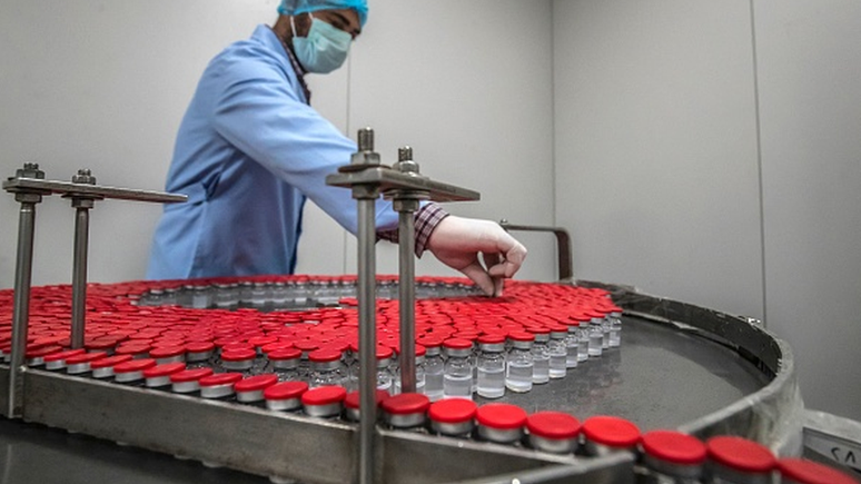 Minist&eacute;rio calcula que doses de vacina dispon&iacute;veis s&atilde;o suficientes para contemplar a quarta aplica&ccedil;&atilde;o nos idosos