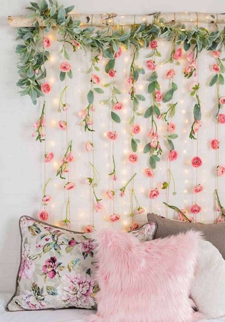 5. Parede de flores cor de rosa para decoração de quarto – Foto Decor Facil