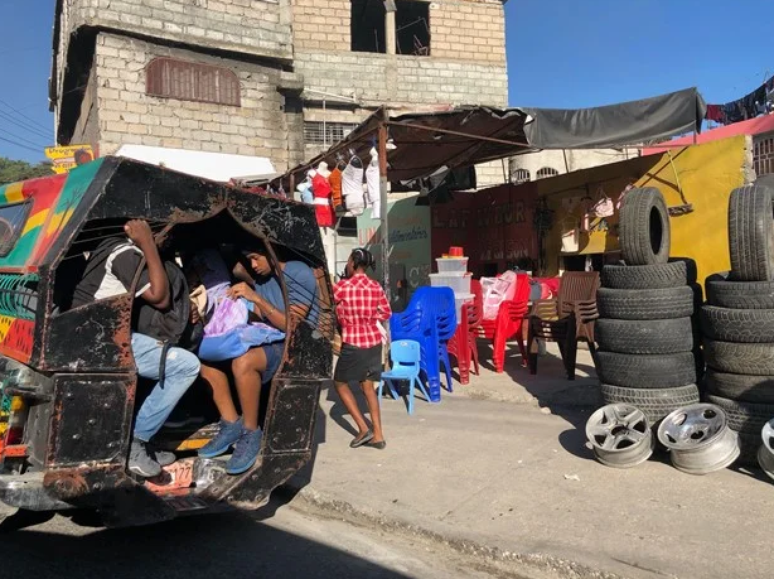 Rua em Porto Príncipe, capital do Haiti, em dezembro de 2021