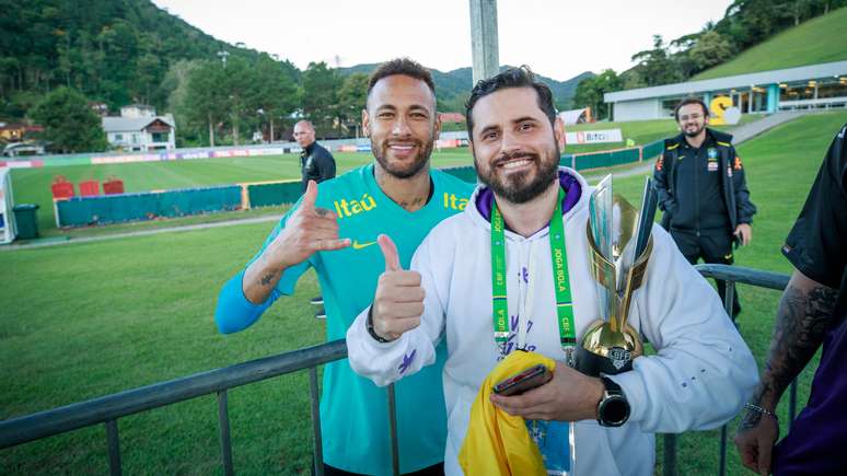 CEO da Vivo Keyd leva jogadores de Free Fire para conhecer Seleção Brasileira