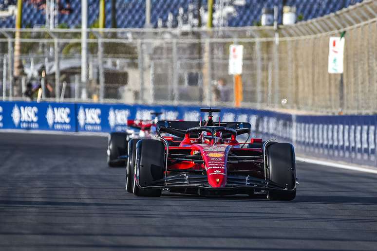 Charles Leclerc foi o mais rápido do primeiro treino 