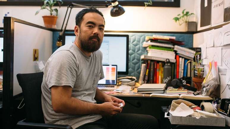 Kaiwei Tang, um dos fundadores da Light Phone, brinca que muitas pessoas s&atilde;o controladas pelos seus smartphones