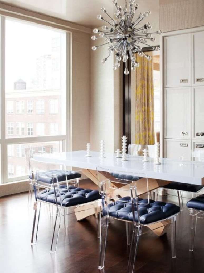 32. Cadeira acrilico transparente para cozinha moderna – Foto Dicas para uma casa moderna