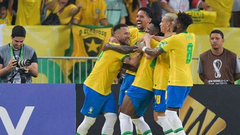 Torcedores 'abraçaram' a Seleção Brasileira em goleada na quinta-feira (24) (CARL DE SOUZA / AFP)