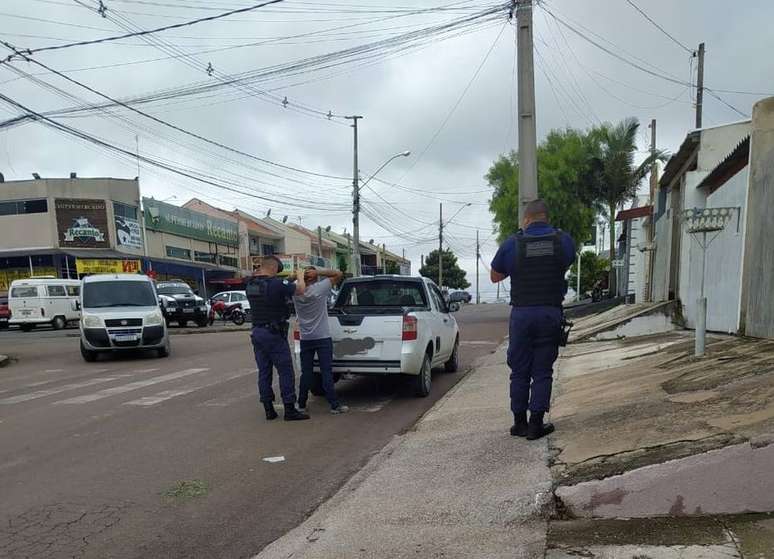 O acusado do assassinato do pai de Leandro foi preso pela Guarda Municipal, em Fazenda Rio Grande, no Paraná