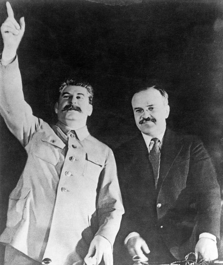 Stalin e Molotov coordenaram as tentativas de chegar a um acordo diplomático com a Finlândia