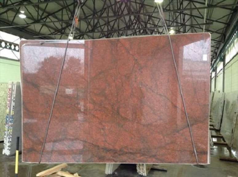 7. Granito vermelho verona para bancada de cozinha &ndash; Foto Verna Marble Company