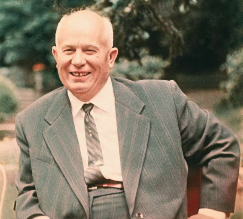 Khrushchev tentou descobrir a verdade sobre o que aconteceu, já que a URSS nunca revelou o tamanho das suas perdas, incluindo de vidas