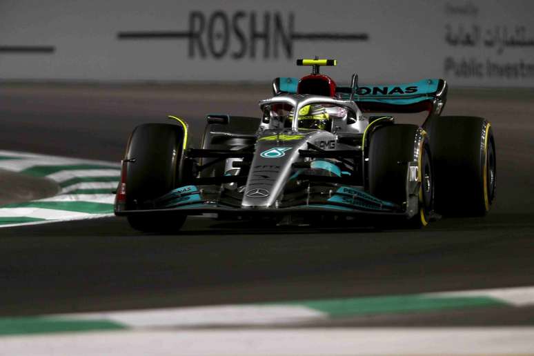 Lewis Hamilton teve uma classificação sofrível em Jedá 