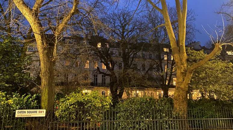 Eaton Square, conhecida como a "Praça Vermelha" de Londres