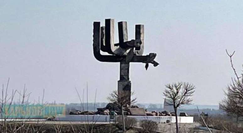 Memorial do Holocausto danificado por ataque russo em Kharkiv
