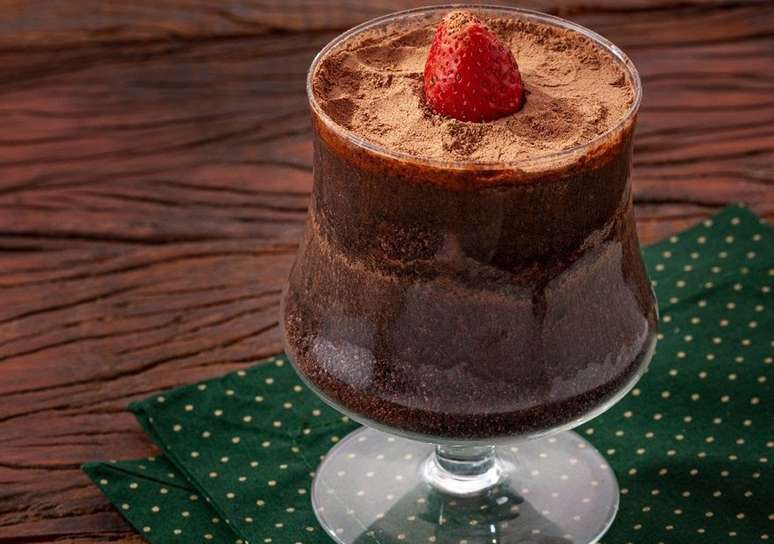 Torta de chocolate na ta&ccedil;a &ndash; Foto: Bruno Marconato