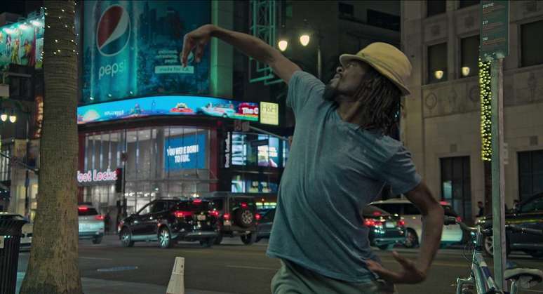 Ronnie 'Futuristic Astaire' Willis &eacute; um dos 15 moradores de rua retratados no document&aacute;rio 'Onde Eu Moro'
