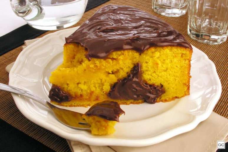 Receita de Bolo de Cenoura com Chocolate - Guia da Cozinha