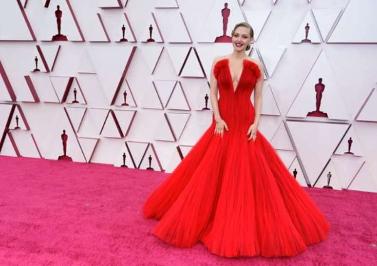 Amanda Seyfried usou vermelho em 2021 