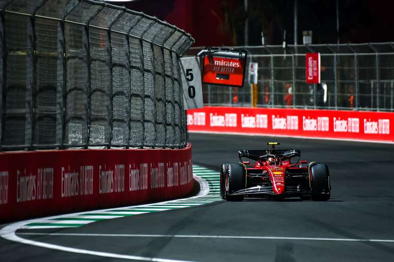 Verstappen e Norris lideram os primeiros treinos da Fórmula 1, marcado por  acidente que tira Ricciardo do final de semana