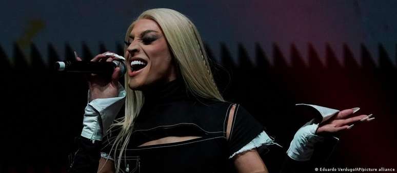 Cantora Pabllo Vittar entoou gritos de "Fora Bolsonaro" no show que fez no festival