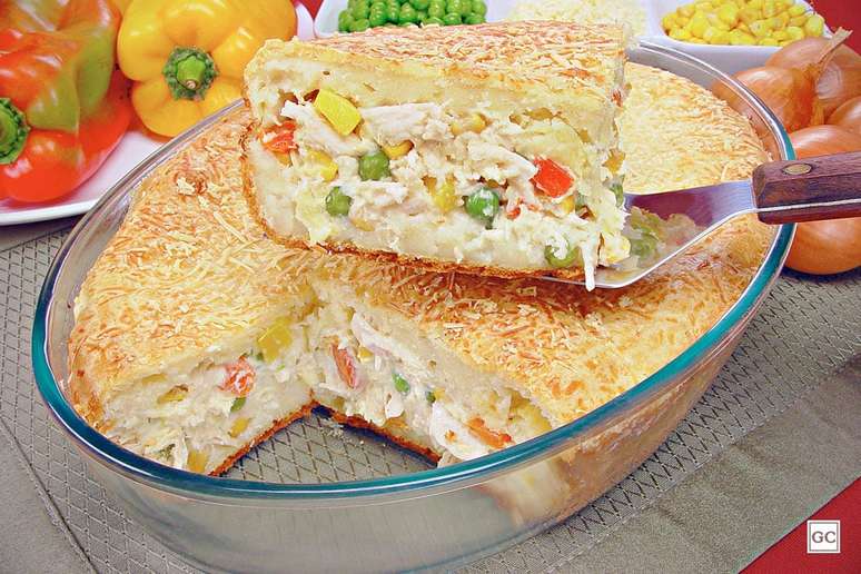 Torta cremosa de frango com iogurte &ndash; Foto: Guia da Cozinha