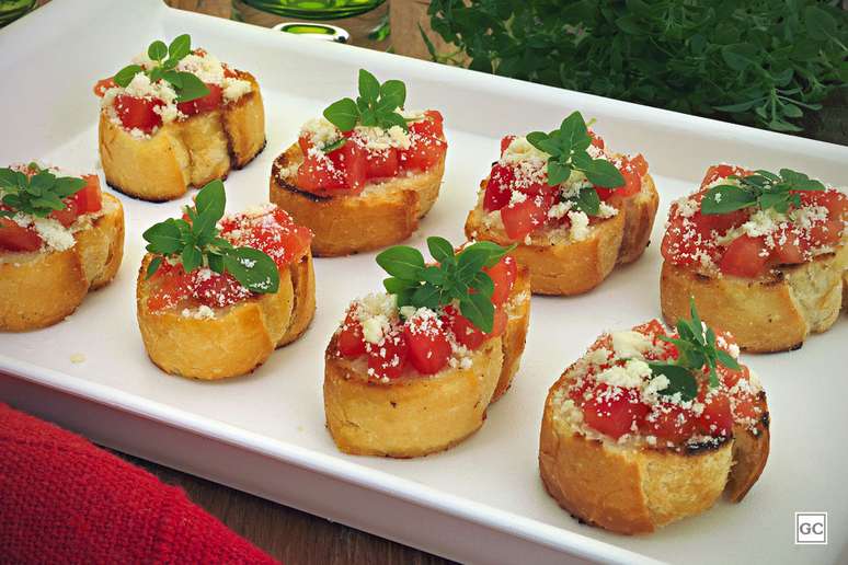 Minibruschetta italiana &ndash; Foto: Guia da Cozinha