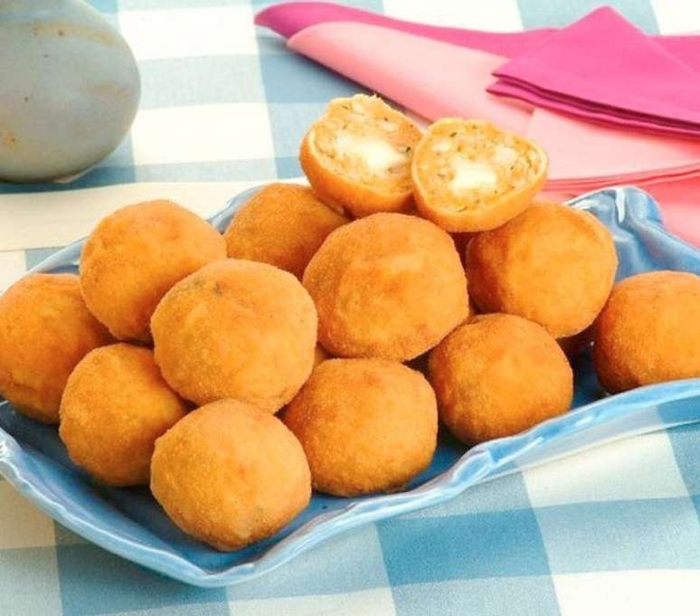 Bolinha de frango com mu&ccedil;arela (Reprodu&ccedil;&atilde;o / Guia da Cozinha)