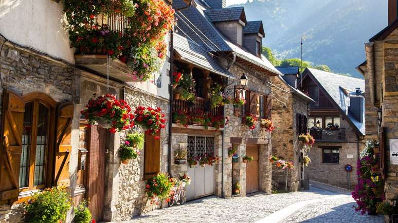 Cerca de 40% dos moradores de Val d'Aran falam aran&ecirc;s, um dialeto distinto da l&iacute;ngua occitana